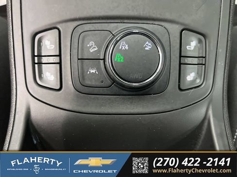 Used 2024 GMC Terrain SLT AWD/4WD image 32