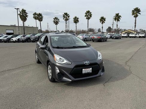 Used 2016 Toyota Prius C One image 3