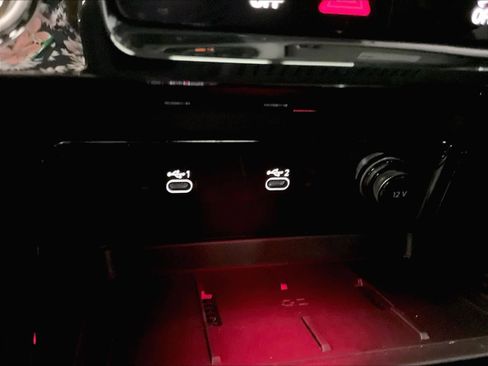 Used 2025 Audi Q5 Premium w/ Convenience Package image 33