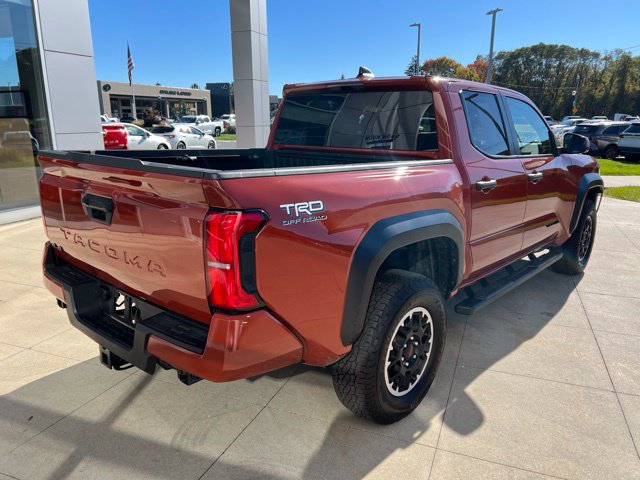 Used 2025 Toyota Tacoma TRD Off-Road AWD/4WD image 9