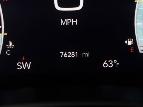 Used 2023 Chrysler Pacifica Touring-L image 16