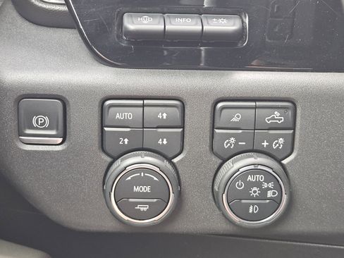 Used 2022 Chevrolet Silverado 1500 ZR2 w/ Technology Package AWD/4WD image 24