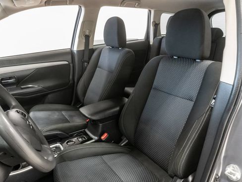 Used 2018 Mitsubishi Outlander ES FWD image 9