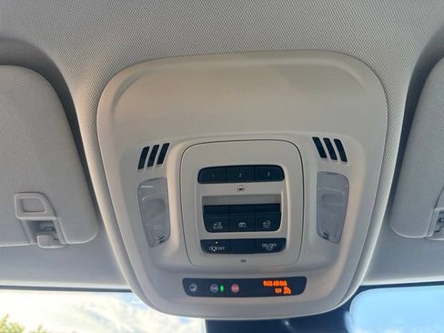 Used 2023 Buick Envision Avenir AWD/4WD image 32