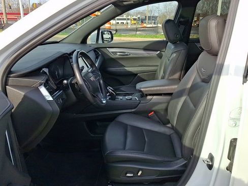 Certified 2023 Cadillac XT6 Luxury image 10