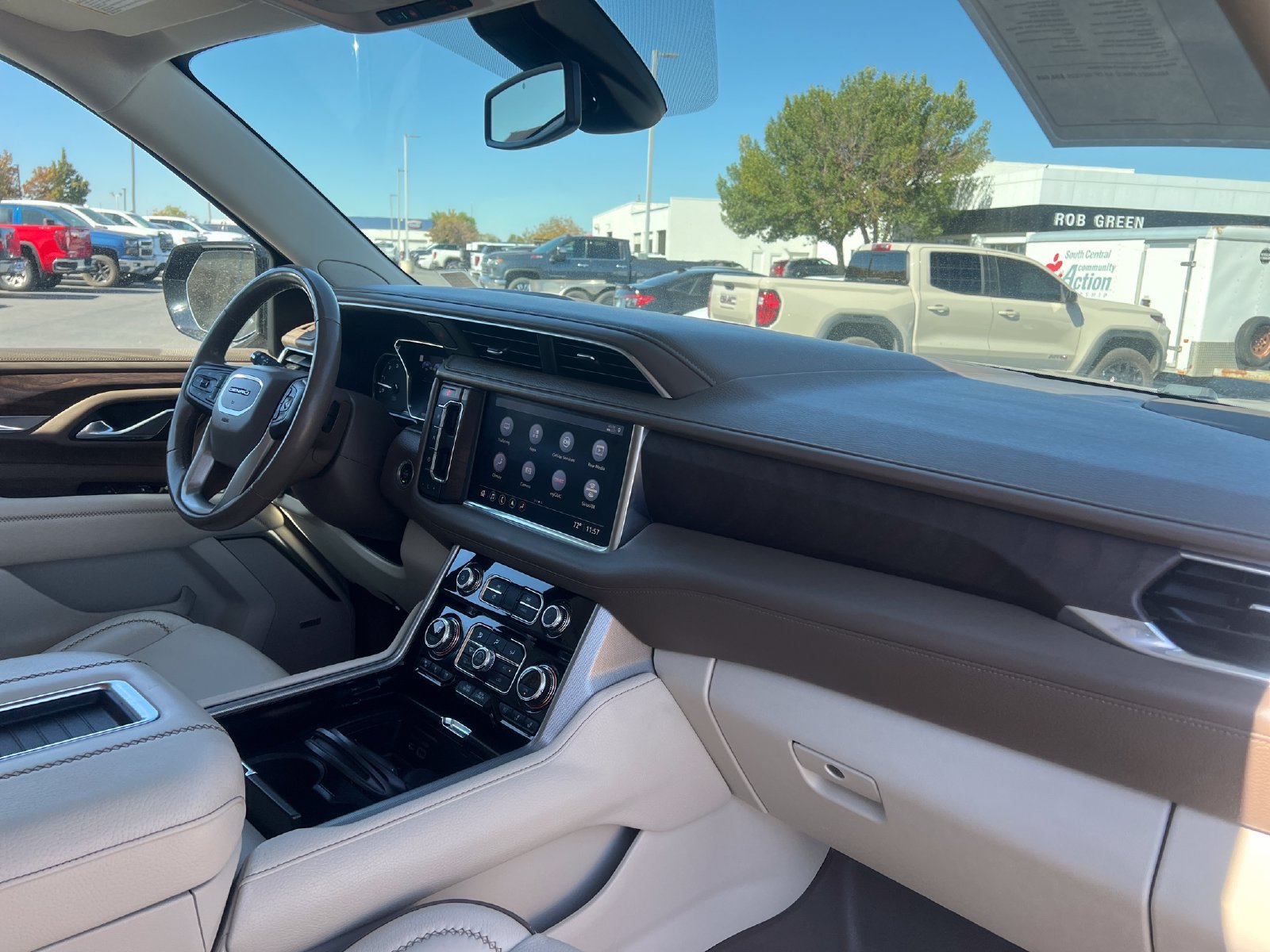 Used 2021 GMC Yukon Denali w/ LPO, Illumination Package AWD/4WD image 36