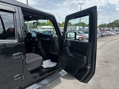 Used 2014 Jeep Wrangler Unlimited Sport w/ Quick Order Package 24S AWD/4WD image 9