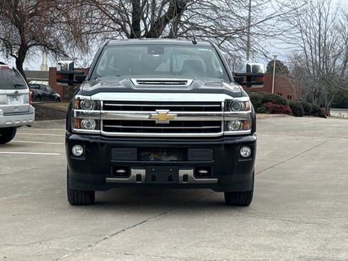 Used 2018 Chevrolet Silverado 2500 High Country w/ Duramax Plus Package image 2