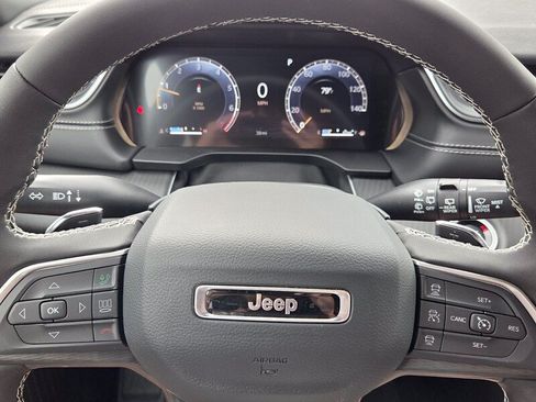 Certified 2026 Jeep Grand Cherokee Laredo AWD/4WD image 30