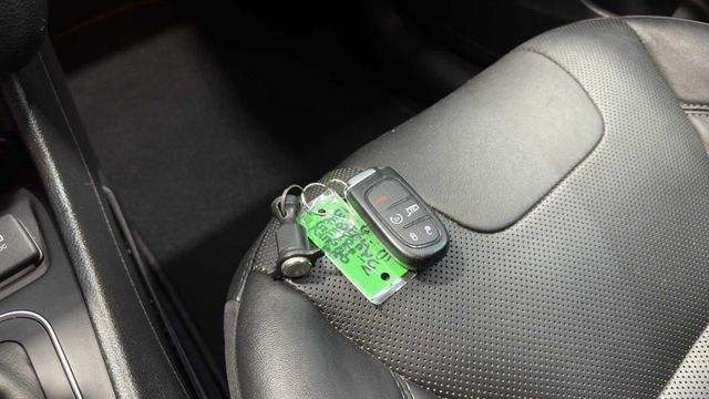 Used 2021 Jeep Cherokee Latitude Lux w/ Comfort/Convenience Group FWD image 33