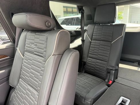 Used 2024 Cadillac Escalade Sport Platinum w/ Heavy-Duty Trailer Package AWD/4WD image 23