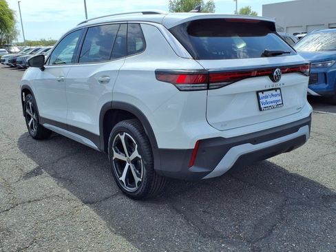 New 2025 Volkswagen Tiguan SE image 3