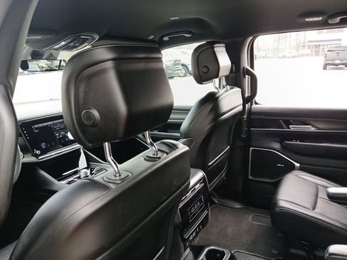 Used 2024 Jeep Wagoneer Series III image 18