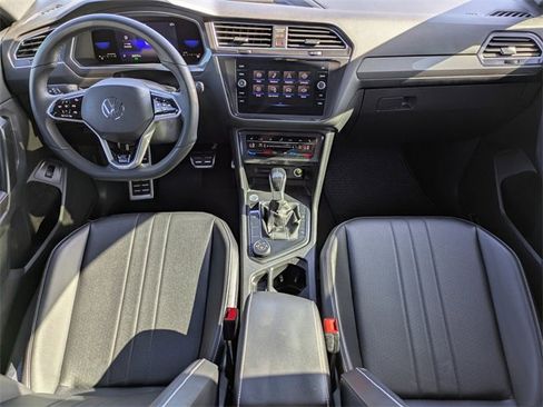 Used 2022 Volkswagen Tiguan SE R-Line image 18