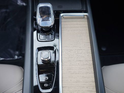 New 2026 Volvo XC60 B5 Plus w/ Protection Package Premier image 14