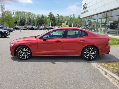 Used 2022 Volvo S60 T8 R-Design AWD/4WD image 2