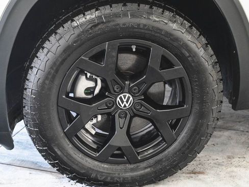 Used 2025 Volkswagen Atlas Peak Edition SE image 7