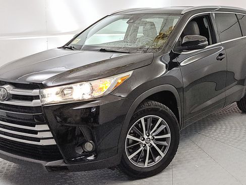Used 2017 Toyota Highlander XLE AWD/4WD image 6
