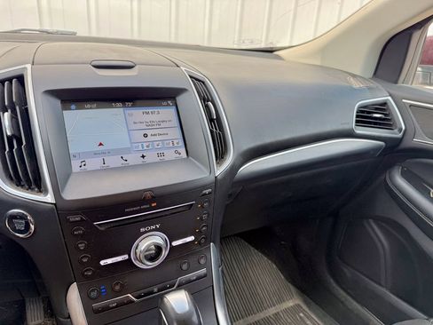 Used 2017 Ford Edge Titanium w/ Equipment Group 301A AWD/4WD image 18