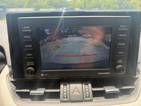 Used 2022 Toyota RAV4 XLE Premium AWD/4WD image 32