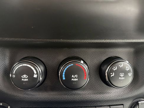 Used 2014 Jeep Wrangler Unlimited Sahara w/ Dual Top Group image 21