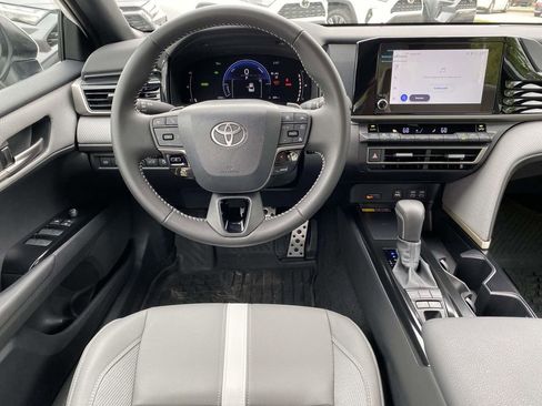 Used 2026 Toyota Camry SE FWD image 10