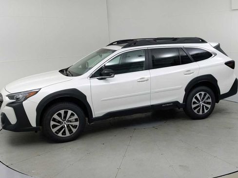 Used 2025 Subaru Outback Premium image 5