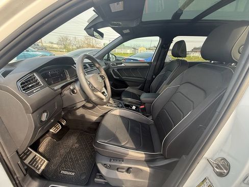 Used 2022 Volkswagen Tiguan SEL R-Line image 12