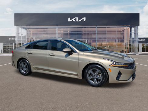 Certified 2022 Kia K5 LXS FWD image 2