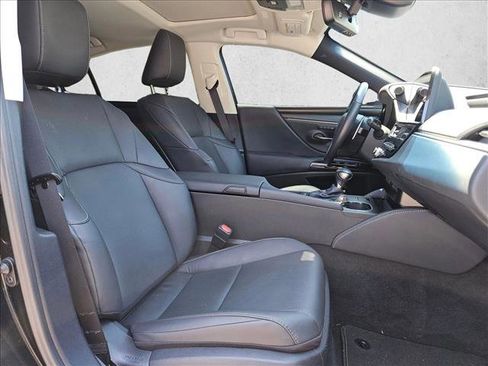 Used 2025 Lexus ES 300h w/ Premium Package FWD image 23