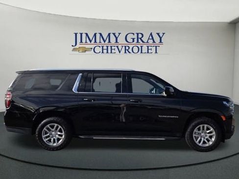 Used 2023 Chevrolet Suburban LT image 6