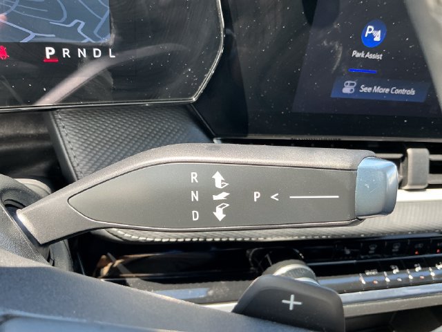 Used 2026 Chevrolet Equinox LT FWD image 24