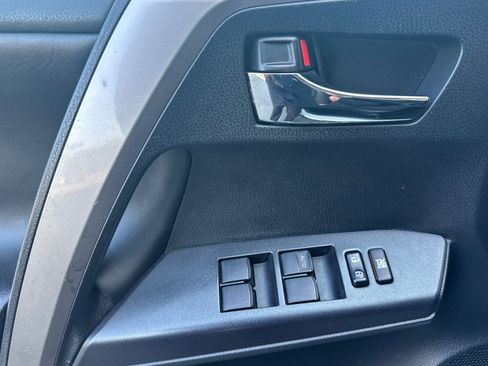 Used 2018 Toyota RAV4 XLE image 12