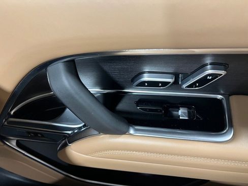 Used 2024 Land Rover Range Rover Long Wheelbase SE image 26