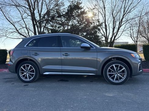Used 2024 Audi SQ5 Premium w/ Convenience Package image 2