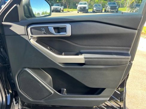 Used 2023 Ford Explorer XLT w/ Equipment Group 202A AWD/4WD image 10
