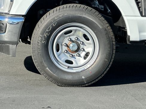 New 2026 Ford F250 XL w/ XL Chrome Package image 23