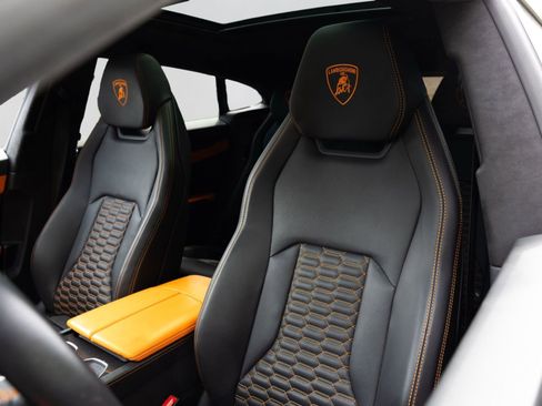 Used 2022 Lamborghini Urus AWD/4WD image 11