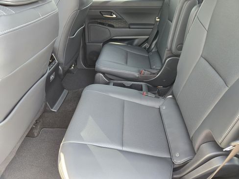 Used 2025 Lexus GX 550 w/ Accessory Package (Z1) AWD/4WD image 30