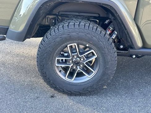 Used 2026 Jeep Gladiator Mojave w/ Steel Bumper Group AWD/4WD image 19