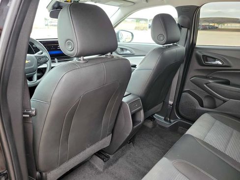 Used 2025 Chevrolet Trax LT FWD image 16