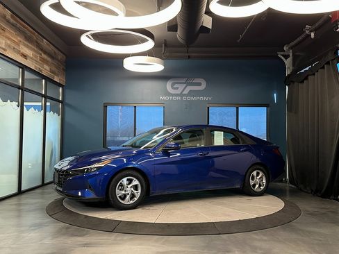 Used 2021 Hyundai Elantra SE image 7