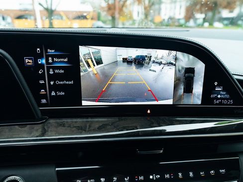 Used 2021 Cadillac Escalade ESV Premium Luxury w/ Driver Assist Tech Package image 16