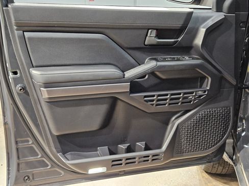 Used 2025 Toyota 4Runner SR5 AWD/4WD image 20