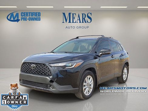Used 2023 Toyota Corolla Cross LE image 1