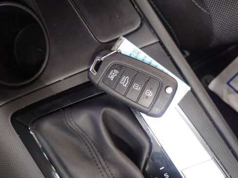 Certified 2024 Hyundai Elantra SE FWD image 29