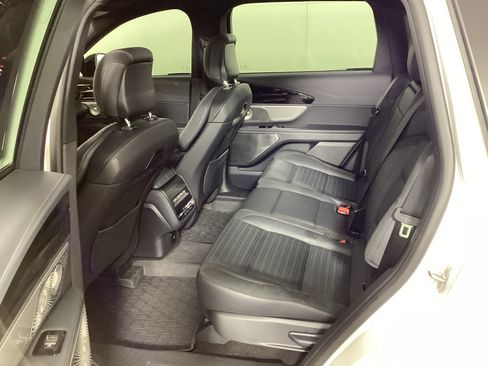 Used 2025 Lincoln Nautilus Reserve AWD/4WD image 13