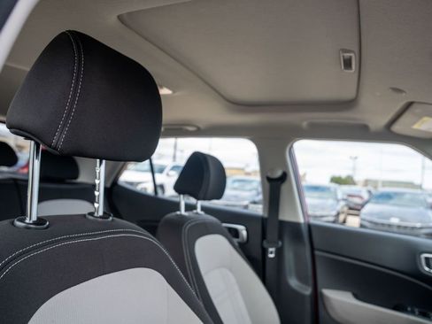 Certified 2022 Hyundai Venue SEL image 12