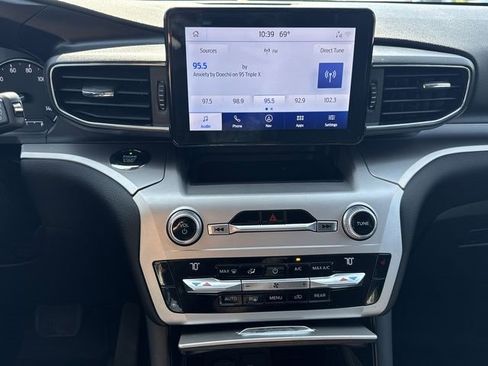 Used 2021 Ford Explorer XLT w/ Equipment Group 202A image 13