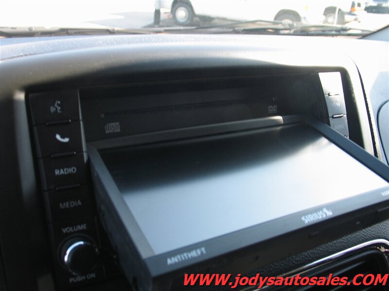 Used 2018 Dodge Grand Caravan SE w/ UConnect Hands-Free Group FWD image 16